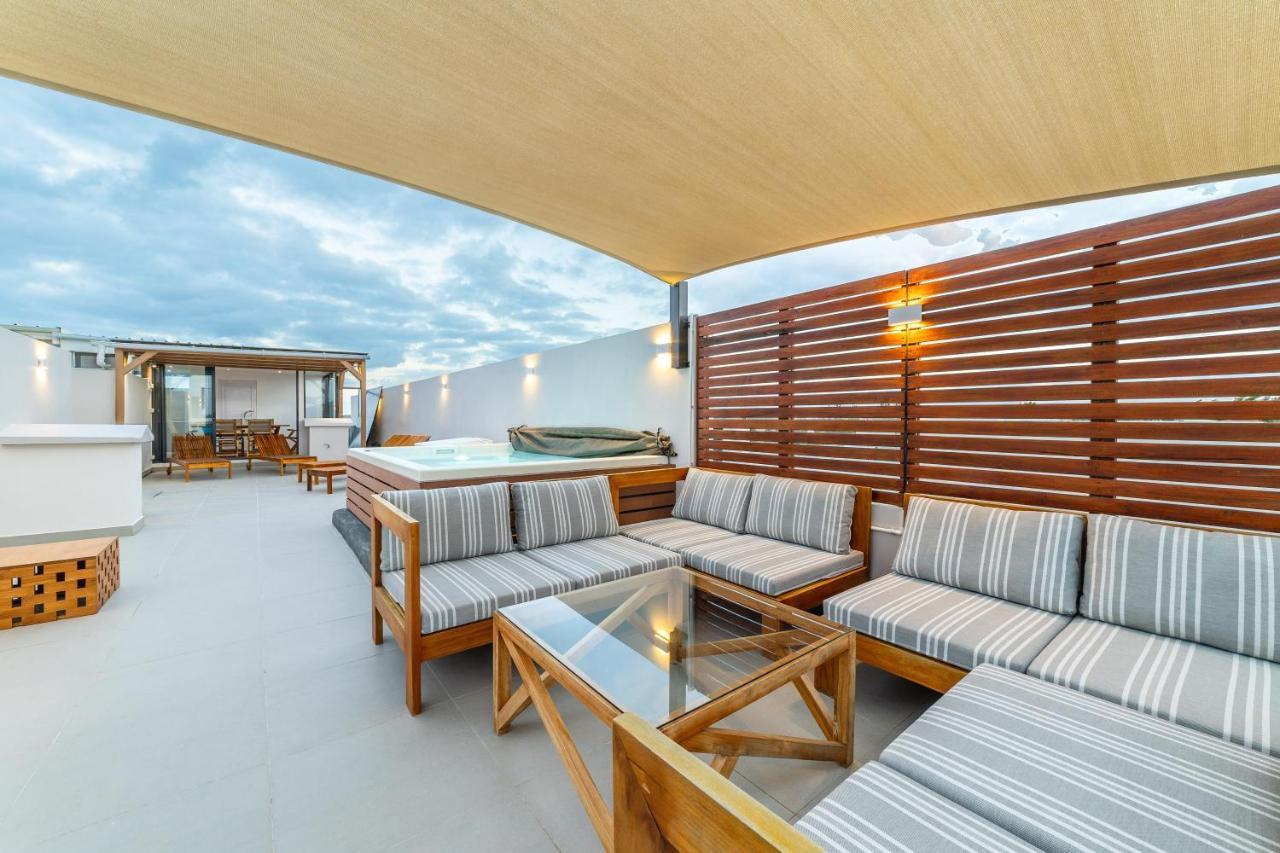 One Bay Residence Unit 15 - Penthouse With Private Roof Top, Jacuzzi And Sea View Grand Baie Exteriör bild