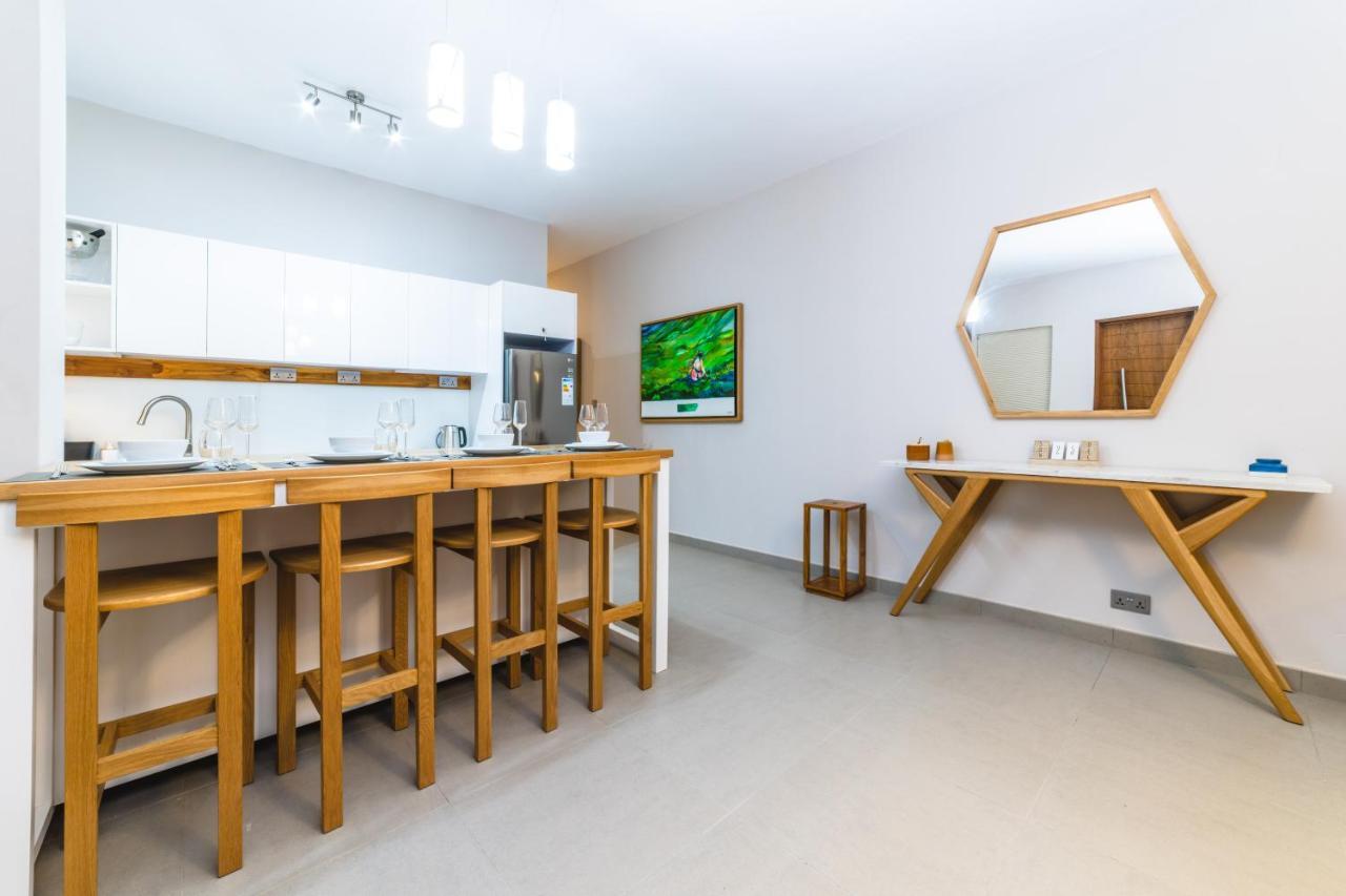 One Bay Residence Unit 15 - Penthouse With Private Roof Top, Jacuzzi And Sea View Grand Baie Exteriör bild